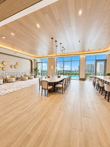 2411 LAGUNA CIR 1111, North Miami, FL 33181