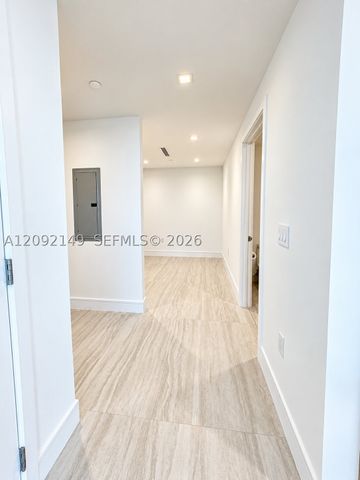 2411 LAGUNA CIR 1111, North Miami, FL 33181