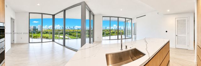 2411 LAGUNA CIR 1111, North Miami, FL 33181