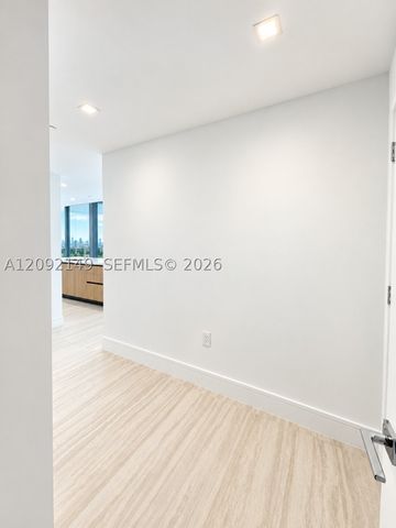 2411 LAGUNA CIR 1111, North Miami, FL 33181