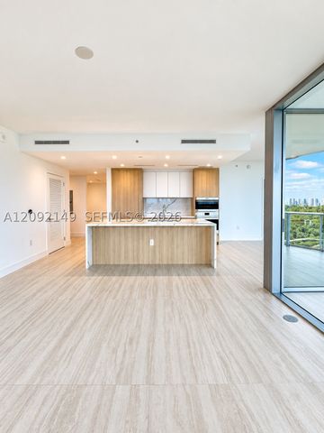 2411 LAGUNA CIR 1111, North Miami, FL 33181