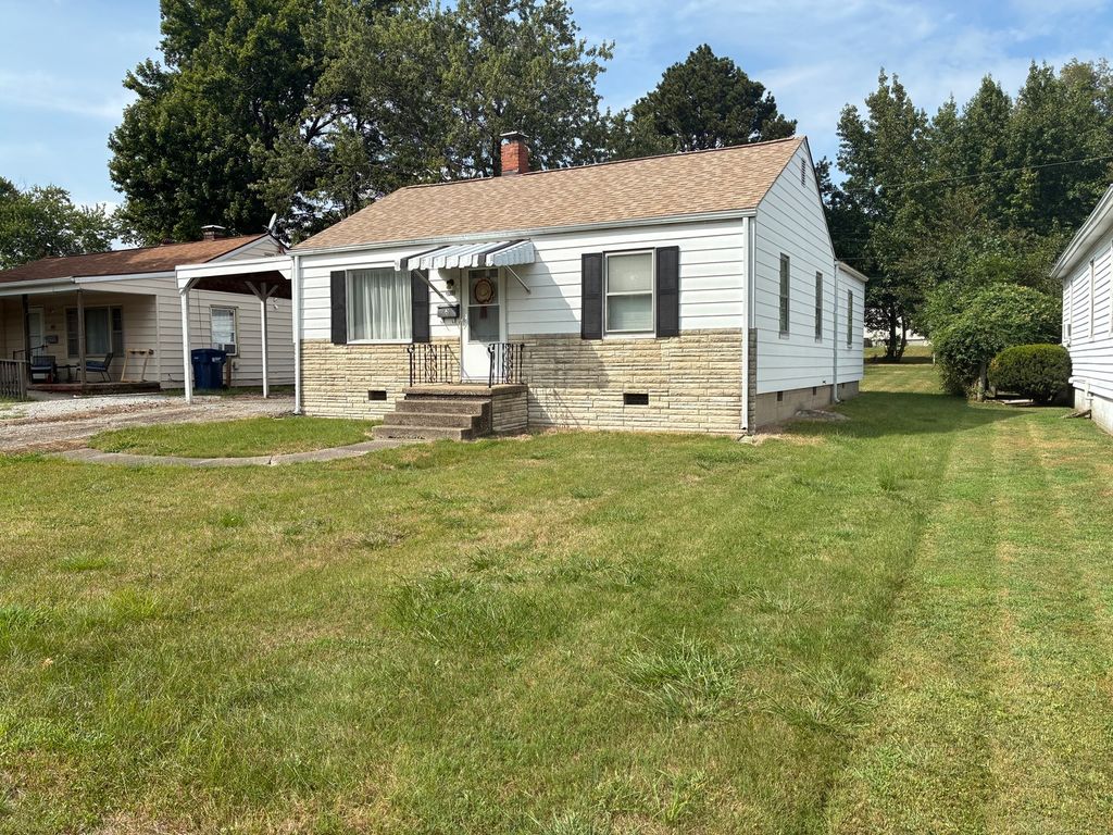 Image 1 of property listing at 2712 Logan Street, Mt Vernon, IL 62864