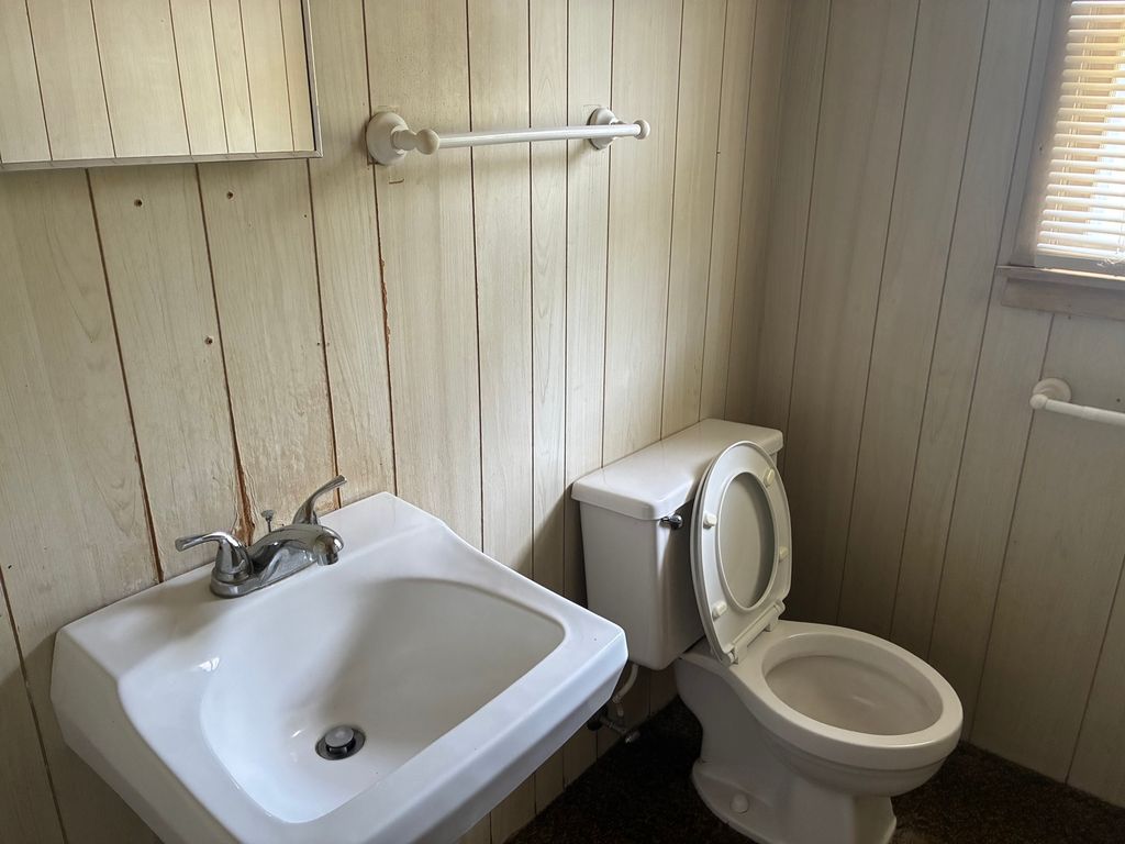 Image 11 of property listing at 2712 Logan Street, Mt Vernon, IL 62864