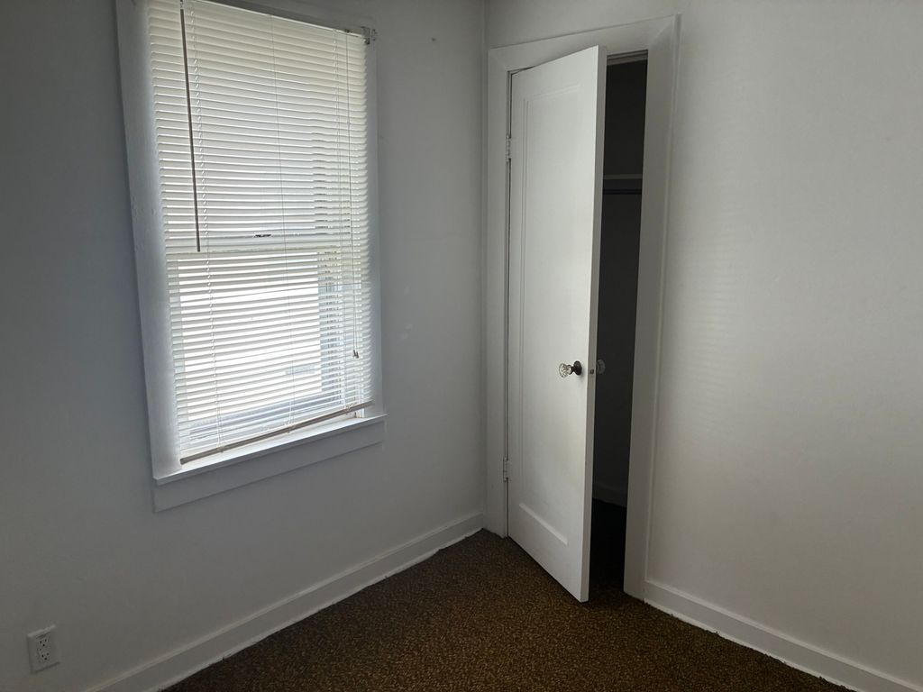 Image 13 of property listing at 2712 Logan Street, Mt Vernon, IL 62864
