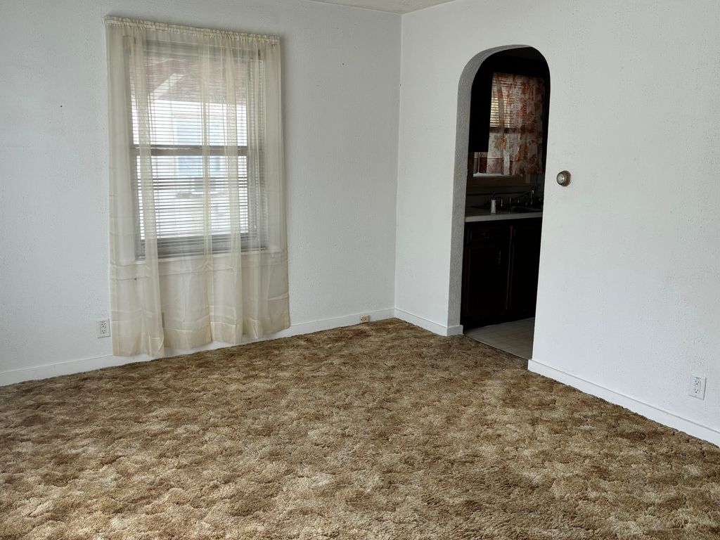 Image 4 of property listing at 2712 Logan Street, Mt Vernon, IL 62864