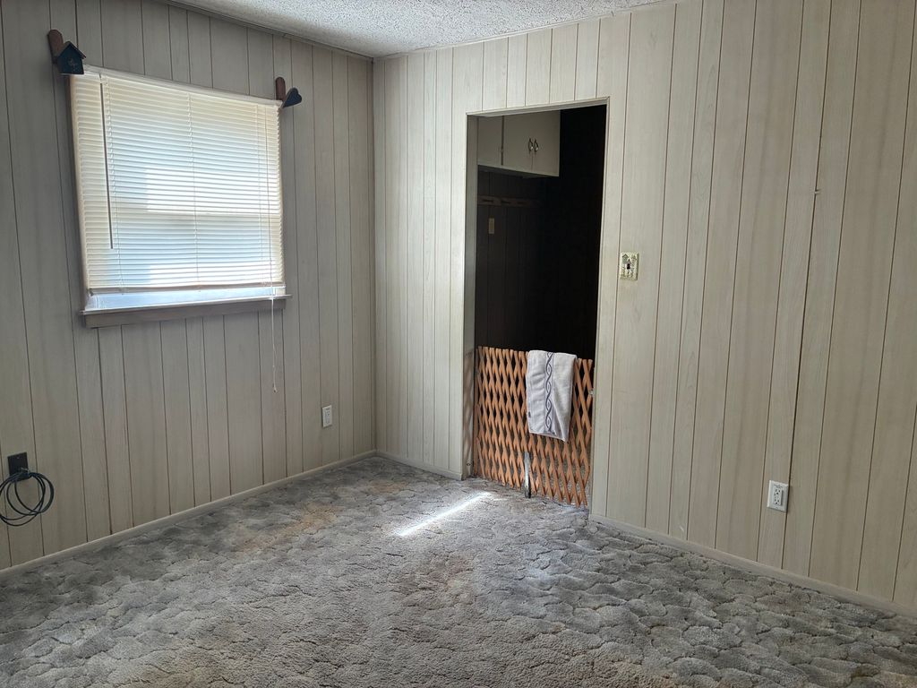 Image 7 of property listing at 2712 Logan Street, Mt Vernon, IL 62864