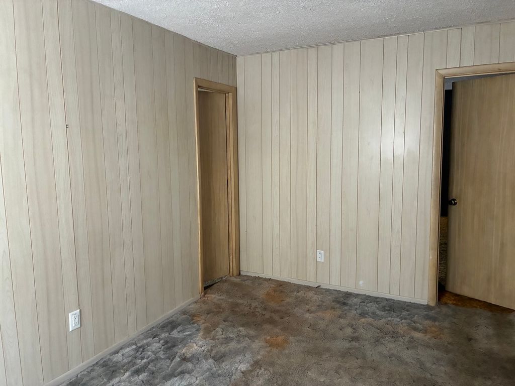 Image 8 of property listing at 2712 Logan Street, Mt Vernon, IL 62864