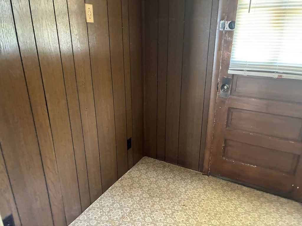 Image 10 of property listing at 2712 Logan Street, Mt Vernon, IL 62864