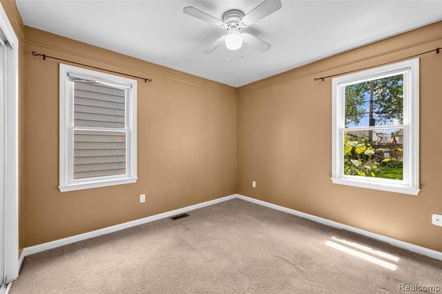 536 E Barrett Avenue, Madison Heights, MI 48071