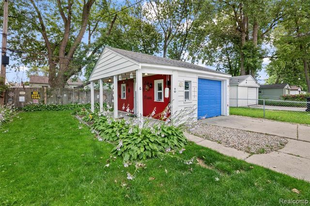 536 E Barrett Avenue, Madison Heights, MI 48071