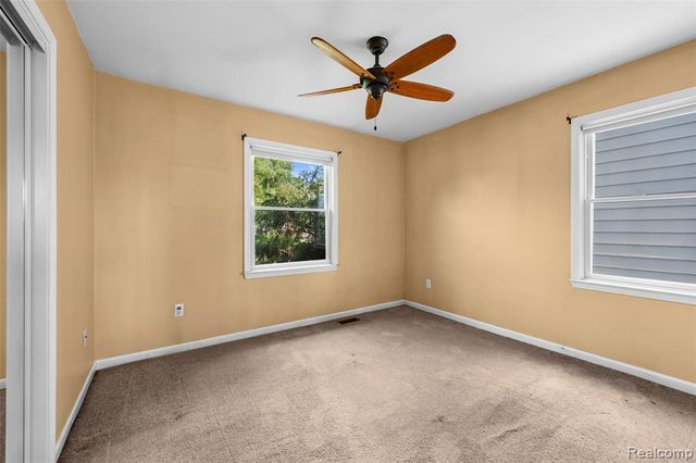 536 E Barrett Avenue, Madison Heights, MI 48071