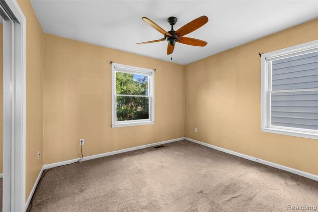 536 E Barrett Avenue, Madison Heights, MI 48071