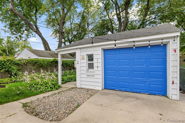 536 E Barrett Avenue, Madison Heights, MI 48071