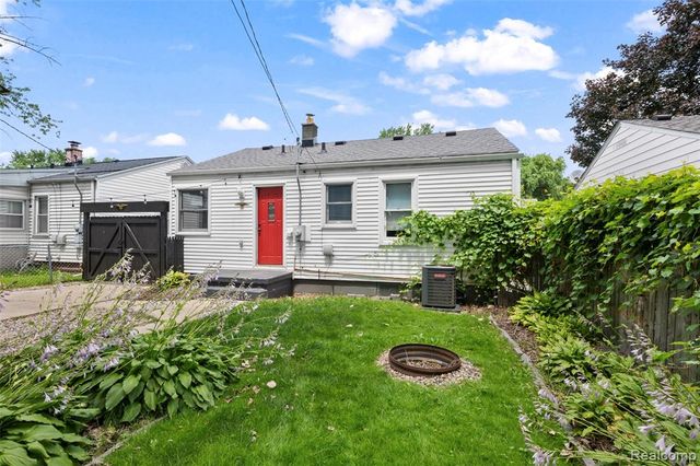 536 E Barrett Avenue, Madison Heights, MI 48071