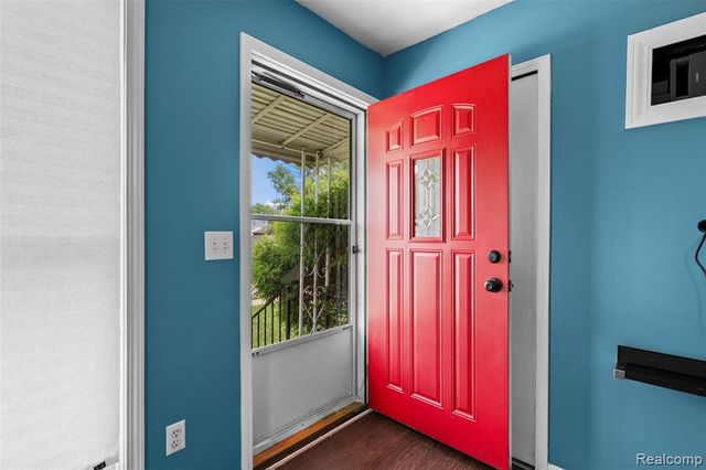 536 E Barrett Avenue, Madison Heights, MI 48071