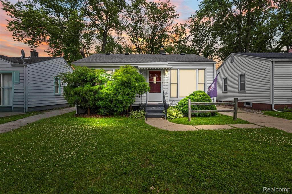 536 E Barrett Avenue, Madison Heights, MI 48071
