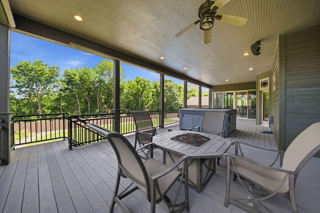 10351 NW Beaver Drive, Johnston, IA 50131