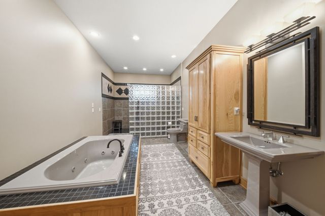 10351 NW Beaver Drive, Johnston, IA 50131