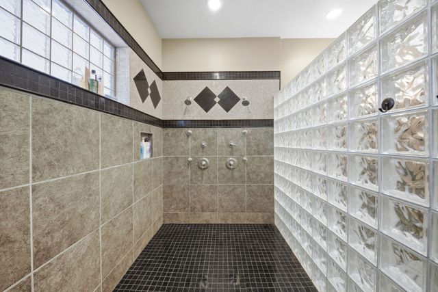 10351 NW Beaver Drive, Johnston, IA 50131