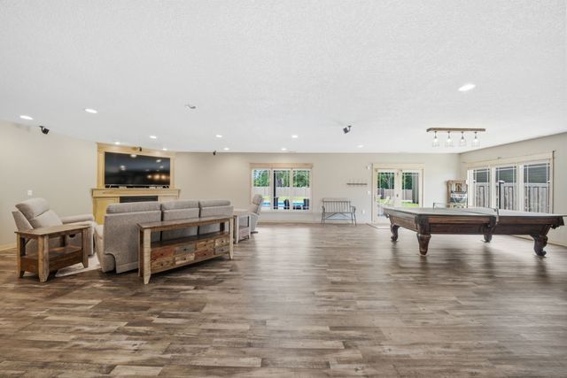 10351 NW Beaver Drive, Johnston, IA 50131