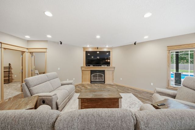 10351 NW Beaver Drive, Johnston, IA 50131