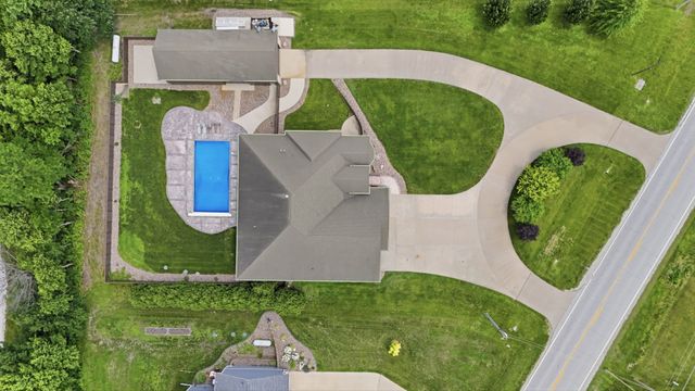 10351 NW Beaver Drive, Johnston, IA 50131