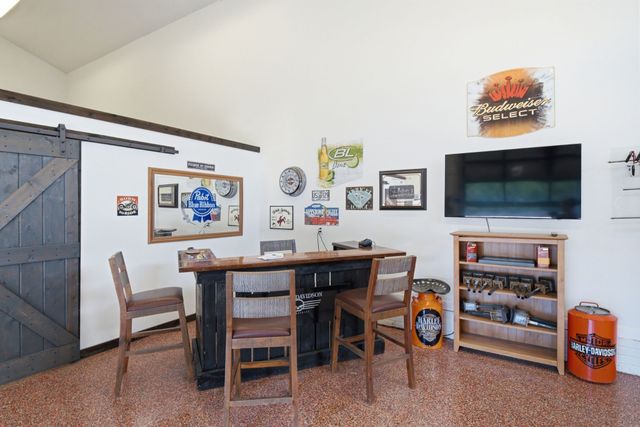 10351 NW Beaver Drive, Johnston, IA 50131