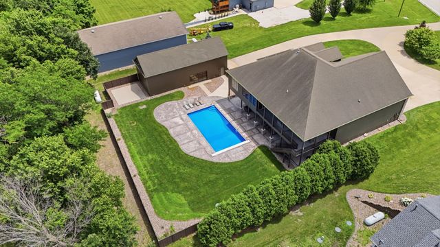 10351 NW Beaver Drive, Johnston, IA 50131