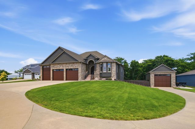 10351 NW Beaver Drive, Johnston, IA 50131