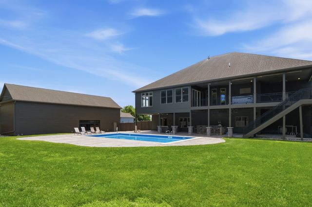 10351 NW Beaver Drive, Johnston, IA 50131