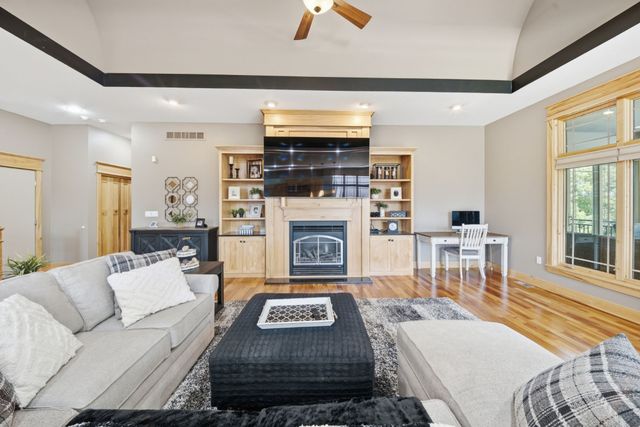 10351 NW Beaver Drive, Johnston, IA 50131