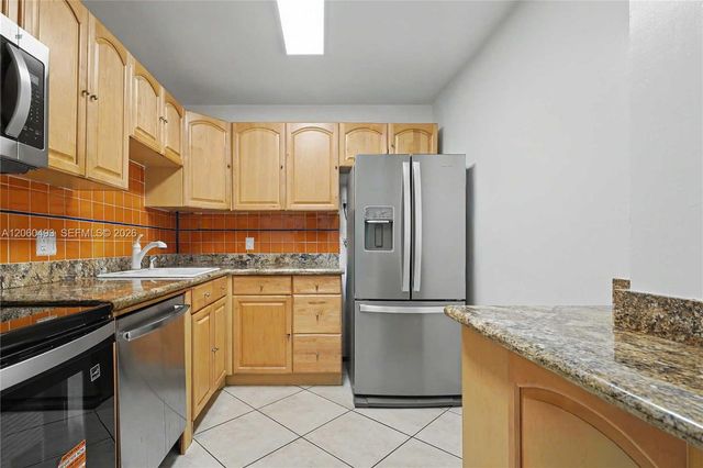 20335 W Country Club Dr 1702, Aventura, FL 33180