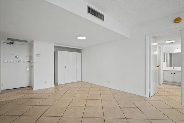 20335 W Country Club Dr 1702, Aventura, FL 33180