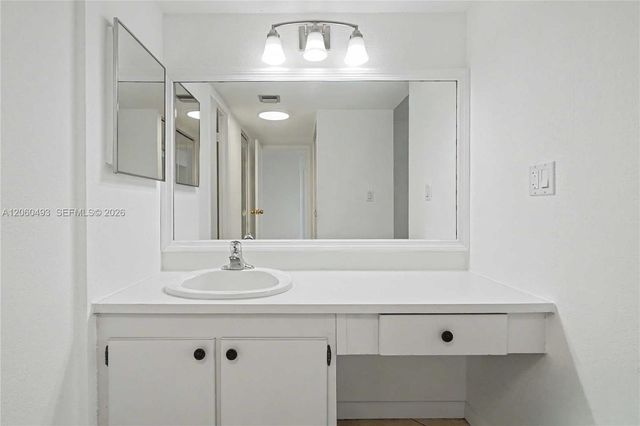 20335 W Country Club Dr 1702, Aventura, FL 33180
