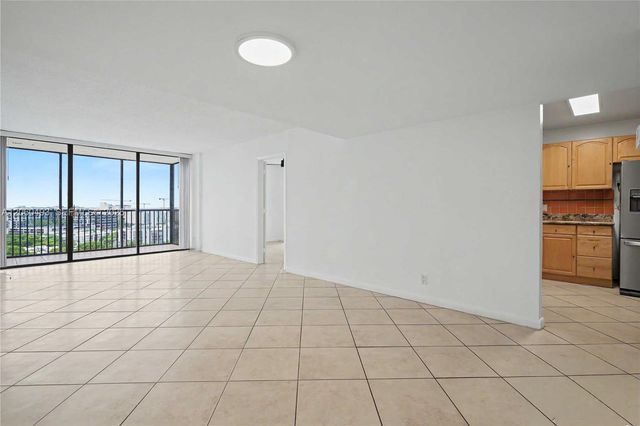 20335 W Country Club Dr 1702, Aventura, FL 33180