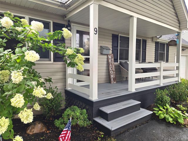 9 Runyon Street, Bay Shore, NY 11706