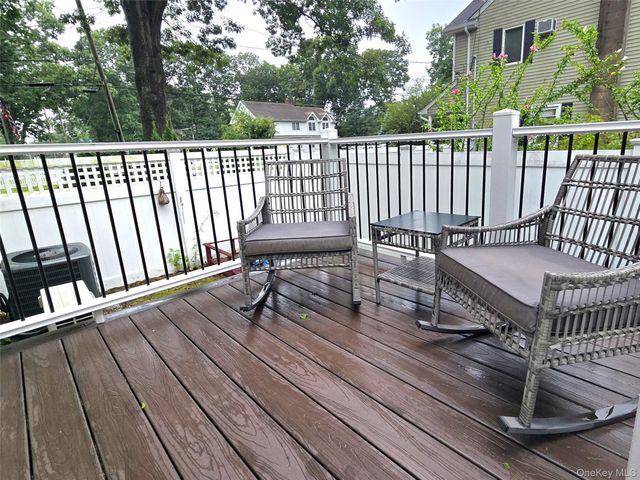 9 Runyon Street, Bay Shore, NY 11706