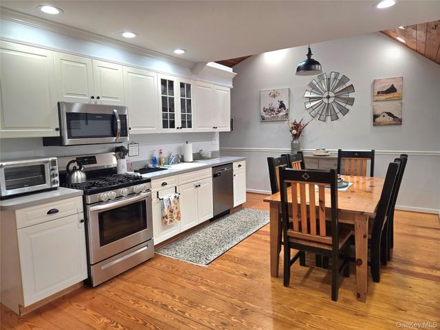 9 Runyon Street, Bay Shore, NY 11706