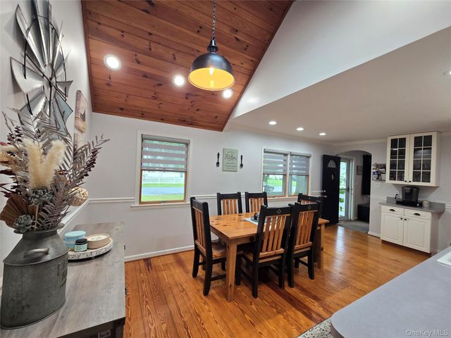 9 Runyon Street, Bay Shore, NY 11706