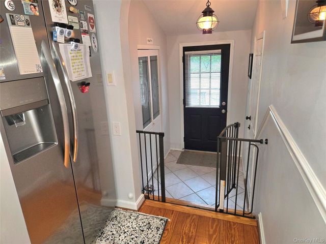 9 Runyon Street, Bay Shore, NY 11706