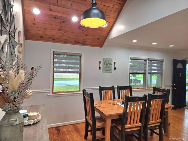 9 Runyon Street, Bay Shore, NY 11706