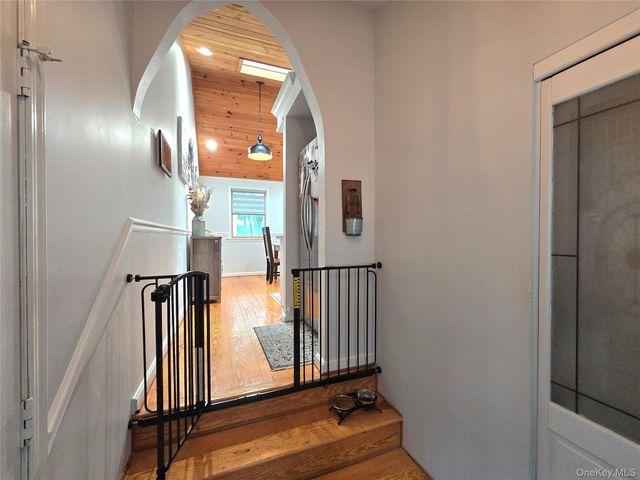 9 Runyon Street, Bay Shore, NY 11706