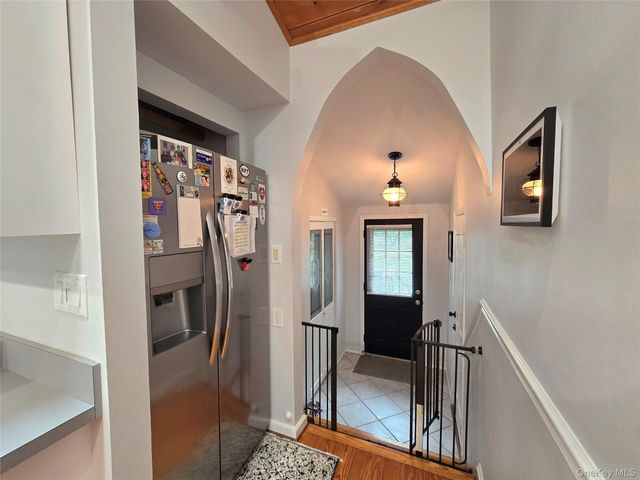 9 Runyon Street, Bay Shore, NY 11706