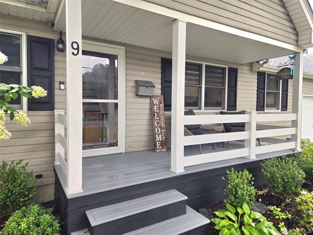 9 Runyon Street, Bay Shore, NY 11706