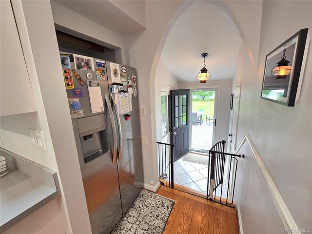 9 Runyon Street, Bay Shore, NY 11706