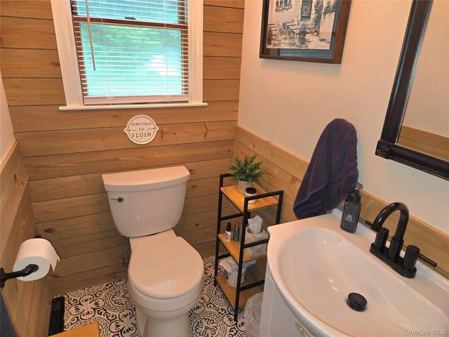 9 Runyon Street, Bay Shore, NY 11706