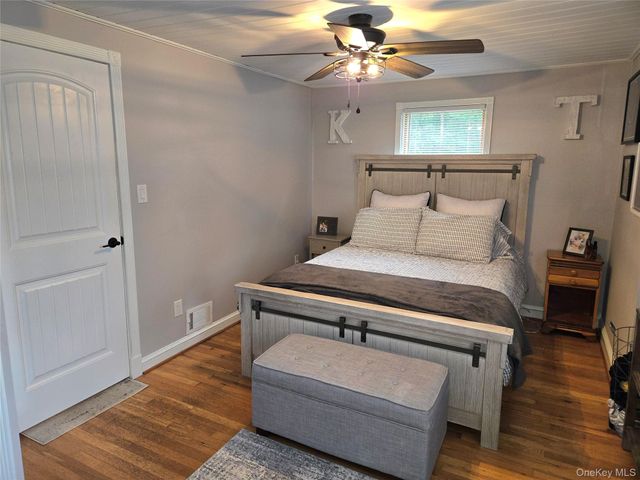 9 Runyon Street, Bay Shore, NY 11706