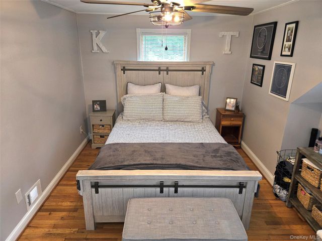 9 Runyon Street, Bay Shore, NY 11706