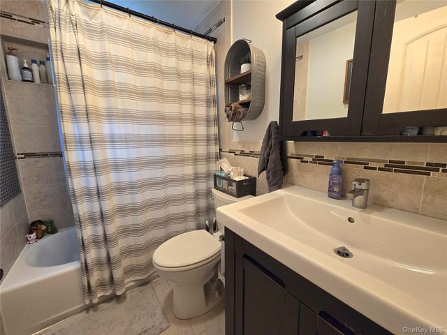 9 Runyon Street, Bay Shore, NY 11706