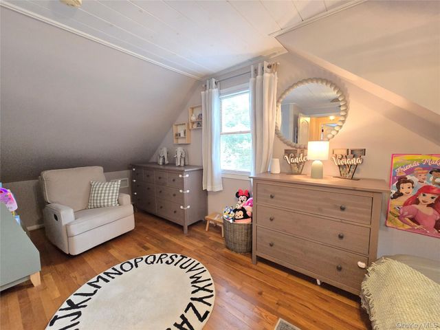 9 Runyon Street, Bay Shore, NY 11706